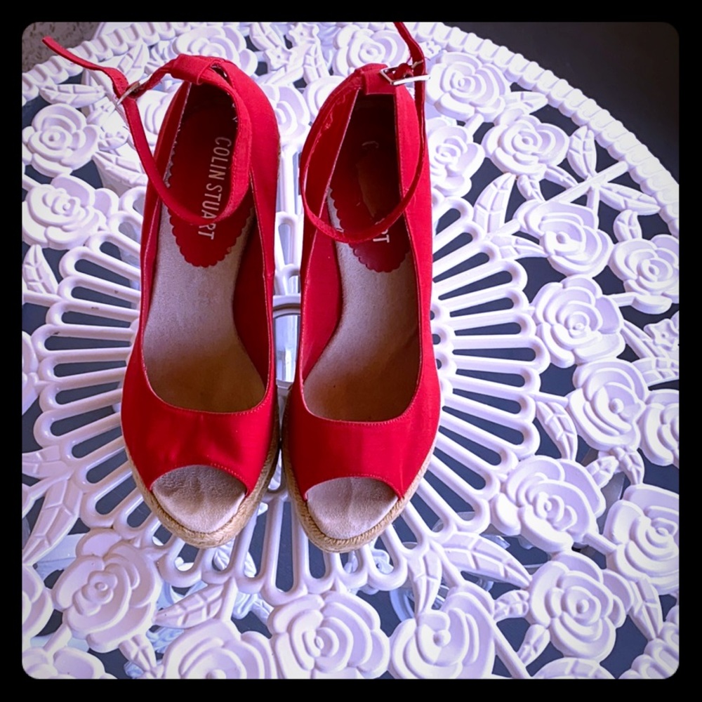 Red platform peep toe bright red sandal 👠
